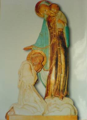 Matka Boża z Dzieciątkiem i święty Dominik całuje różaniec