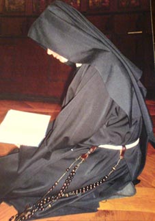 zakonnica na modlitwie